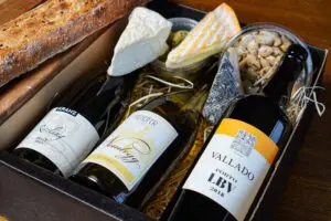 Borrelpakket met witte wijn & bubbels of port